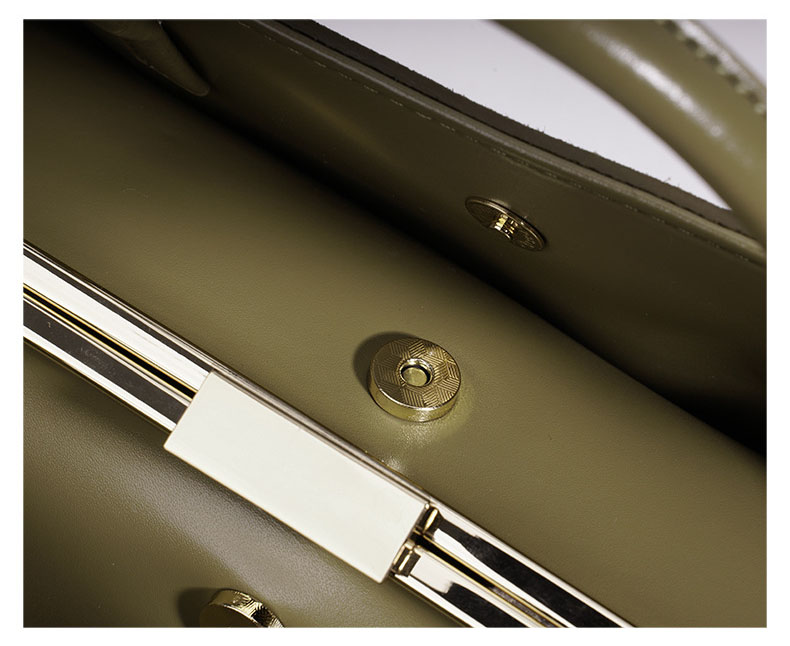 Limited-Edition Clasp Bag Kore - đánh giá và giá Luxury Bags Limited Edition