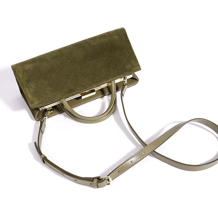 Limited-Edition Clasp Bag Kore - đánh giá và giá Luxury Bags Limited Edition